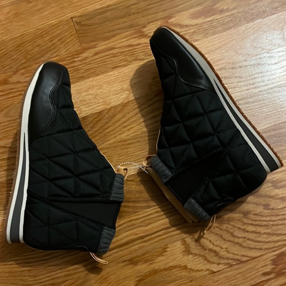 New Teva Ember Mid Boot Quilted Black Womens 8 - Picture 7 of 15